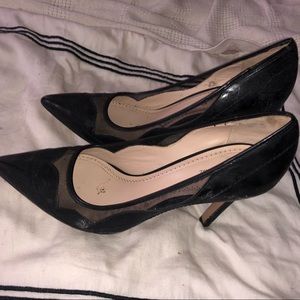 Pour la Victoire chic scallop mesh heels